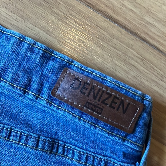 Levi’s Denizen Blue Jean Capri, Size 2 - Picture 6 of 8